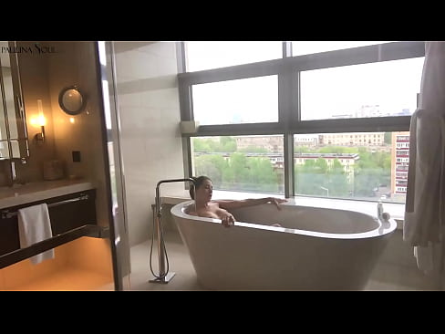 ❤️ Ogromna bejba strastno drka svojo pičko v kopalnici ❤️❌ Sex video pri nas ❌