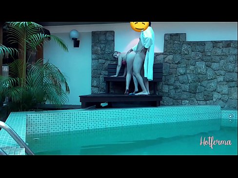 ❤️ Šef povabi služkinjo na bazen, vendar se ni mogel upreti vročemu ❤️❌ Sex video pri nas ❌